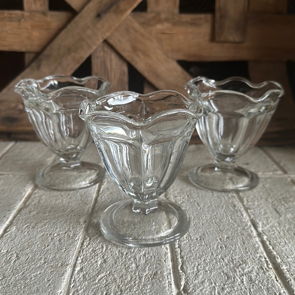 Medium/ small vintage clear glass sundae cups soda fountain style (26)